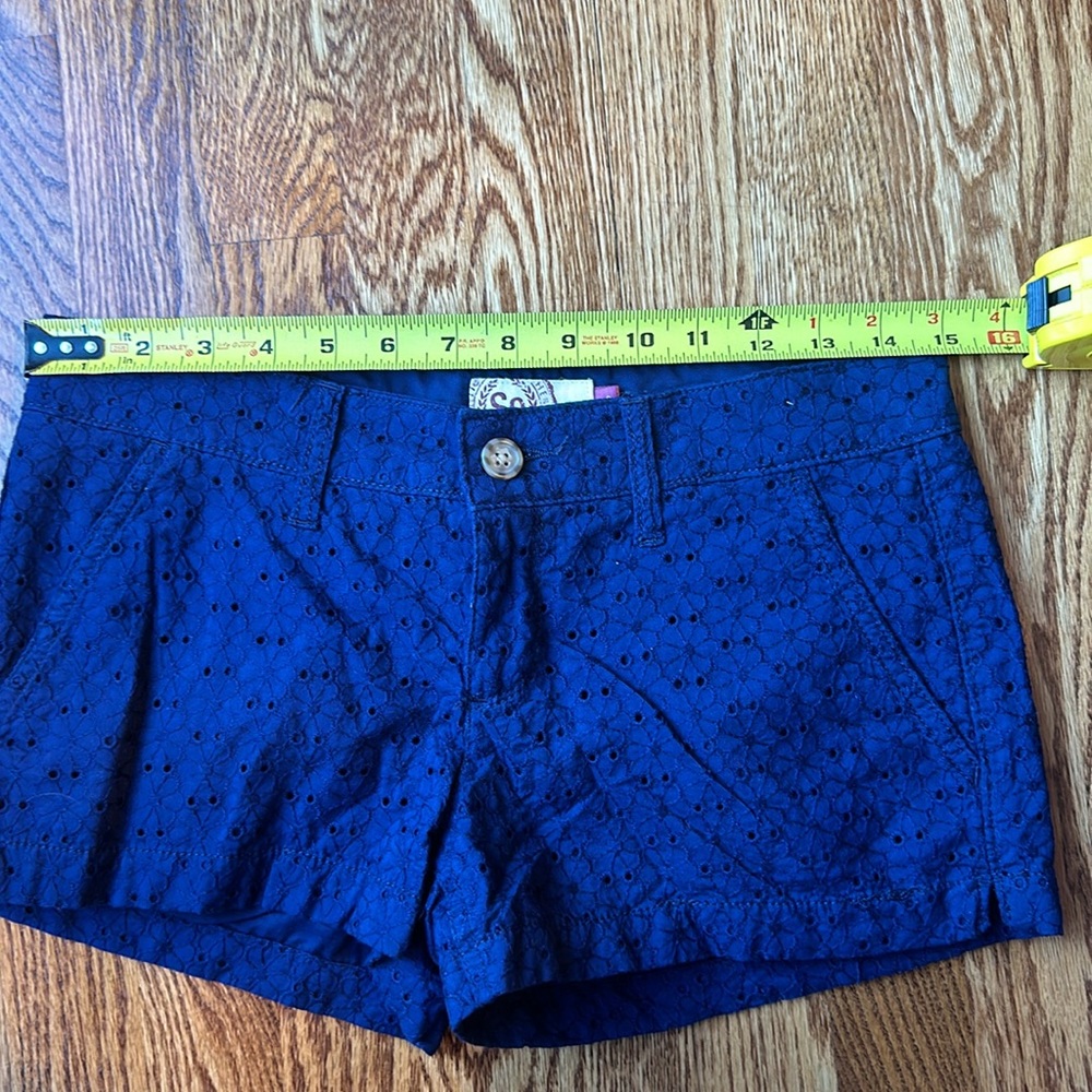 SO Navy Eyelet Shorts, Size 3 - Picture 4 of 8